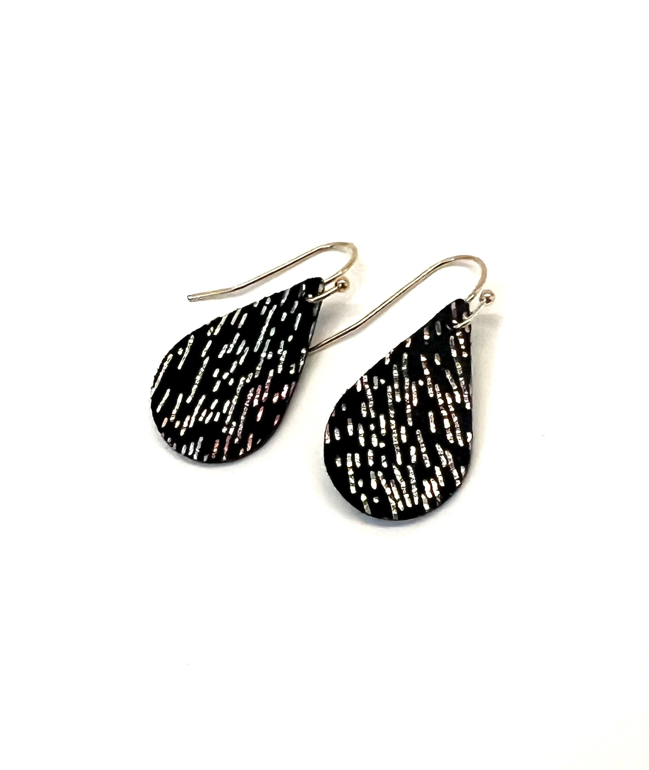 Boucles d'oreilles légères en cuir noir irisé recyclé - forme goutte - cadeau femme - cadeau pour elle - fête des mères