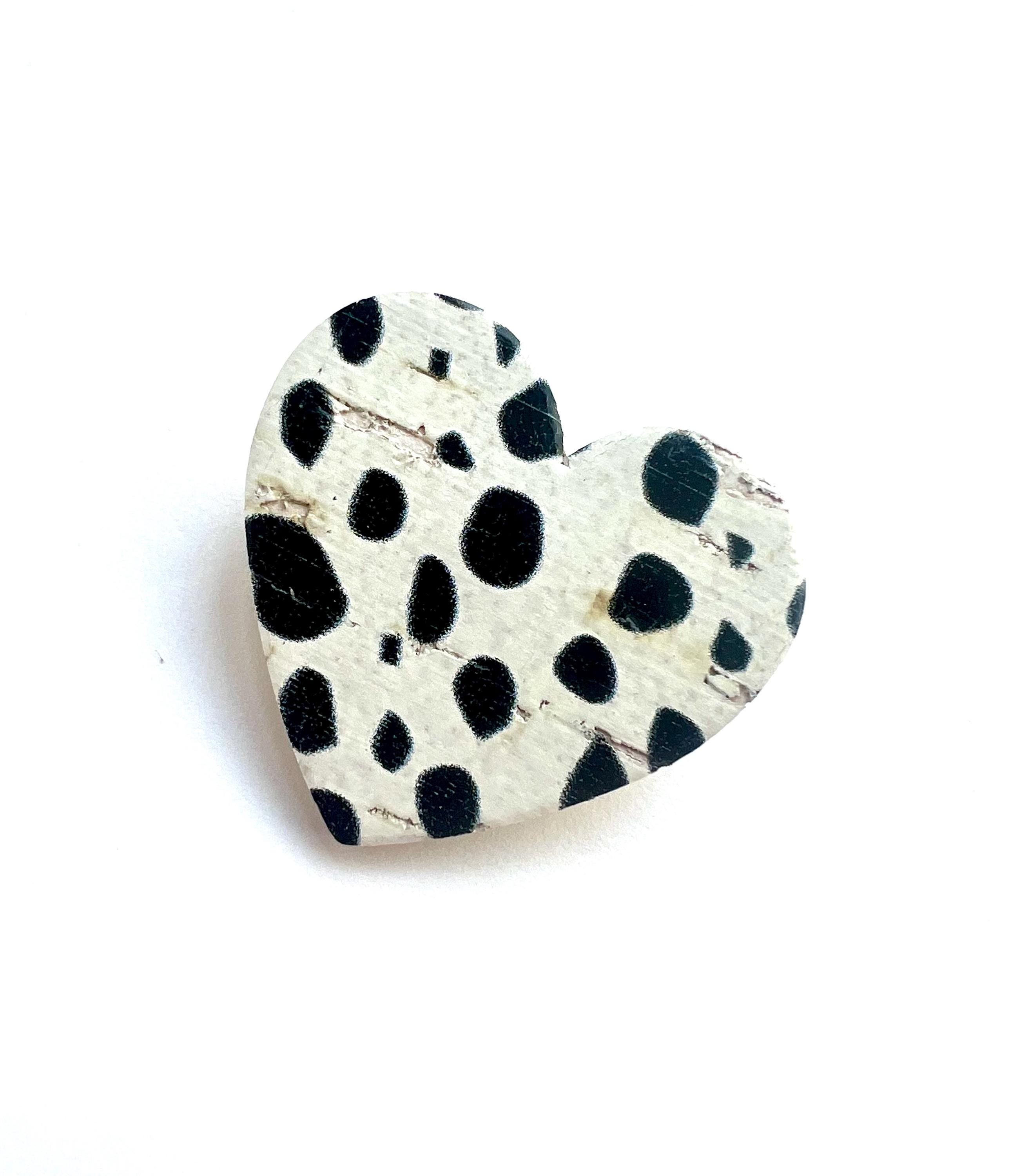 Broche dalmatien cœur noir et blanc en liège - cadeau fête des mères - cadeau maîtresse - cadeau pour elle - cadeau femme  broche originale