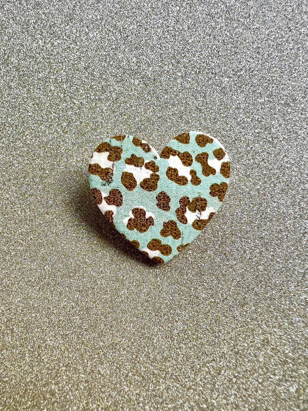Broche coeur léopard en liège imprimé doublé de cuir - cadeau fête des mères - cadeau maîtresse - cadeau pour elle