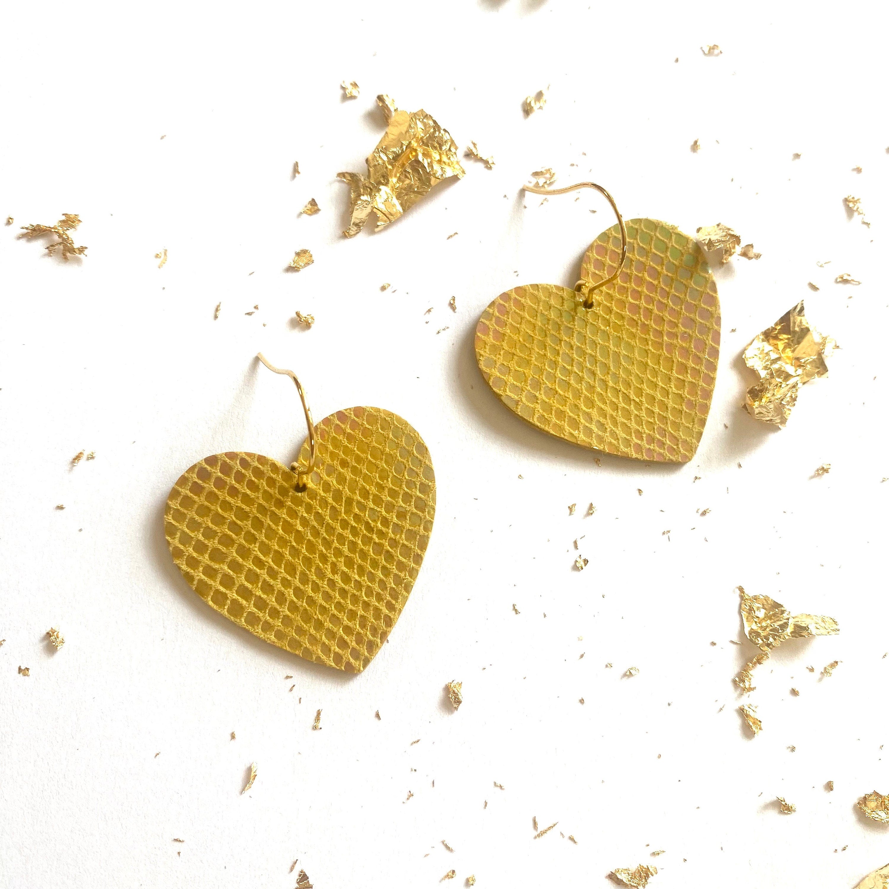 Boucles d’oreilles cœur jaune pastel en cuir
