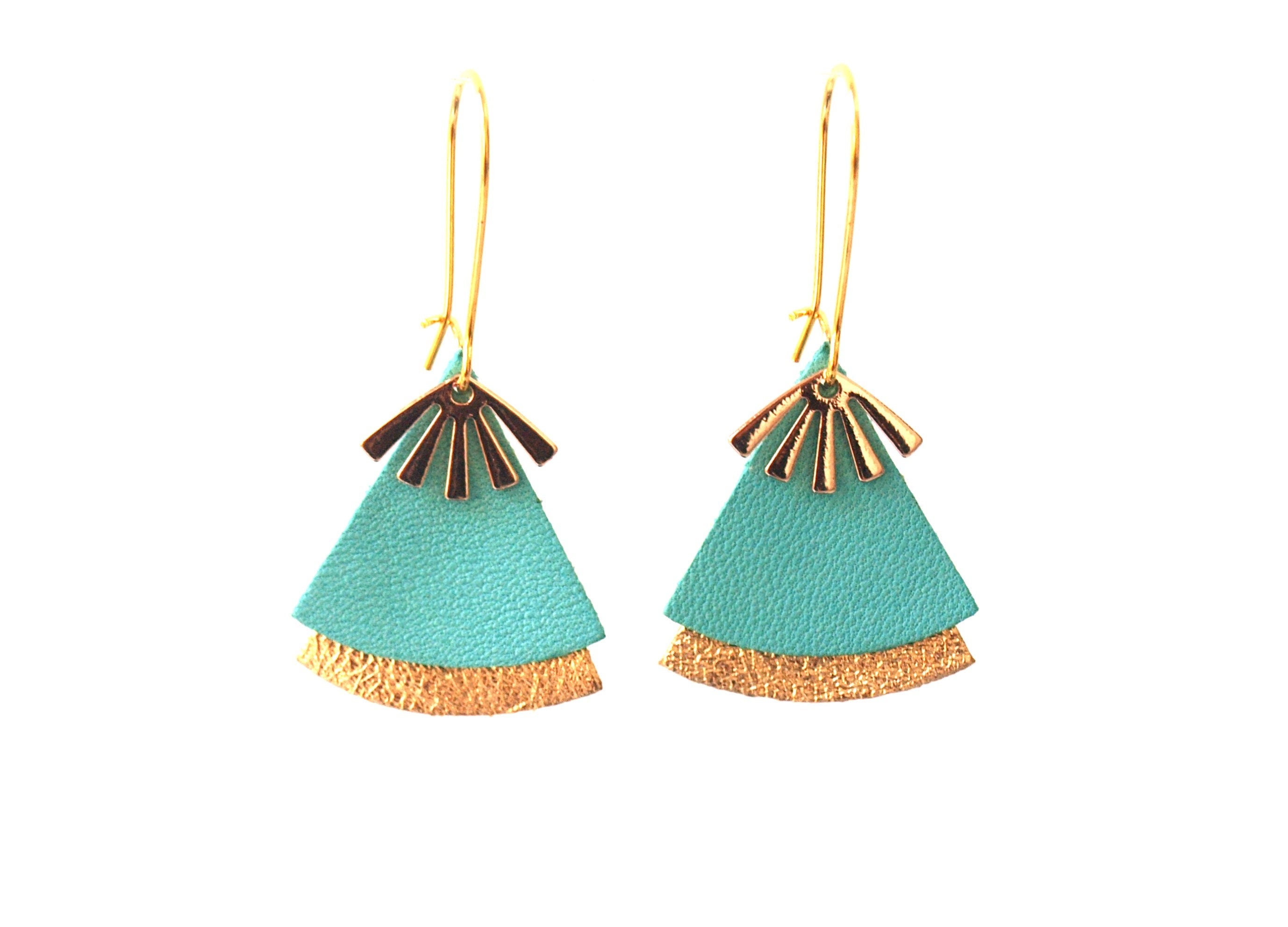 Boucles d'oreilles cuir bleu céladon, turquoise et or, forme éventail - boucles d'oreilles ethniques modèle STELLA
