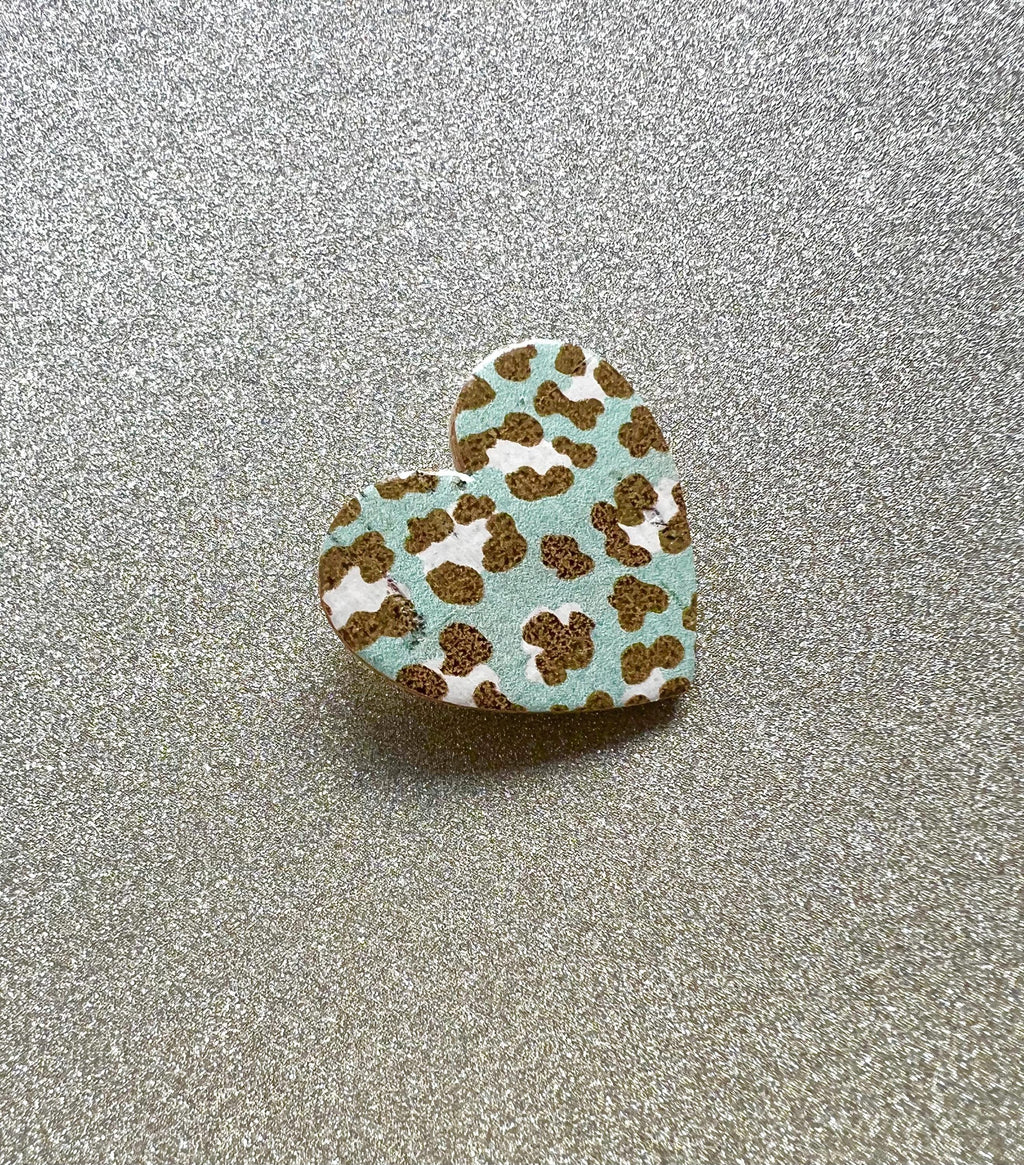 Broche coeur léopard en liège imprimé doublé de cuir - cadeau fête des mères - cadeau maîtresse - cadeau pour elle