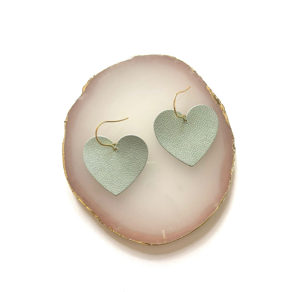 Boucles d’oreilles cœur bleu glacier en cuir recyclé