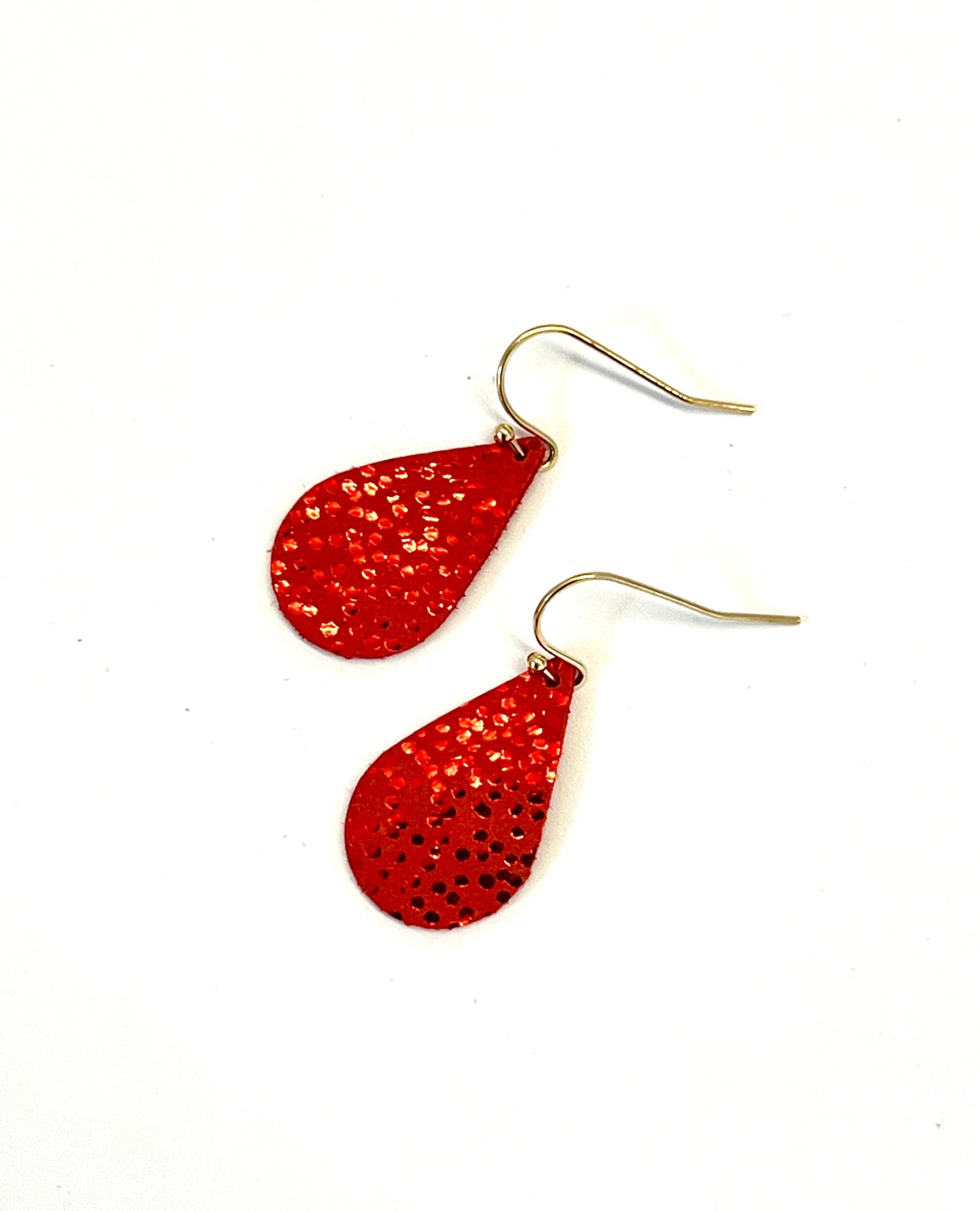 Boucles d'oreilles cuir rouge discrètes et légères - forme goutte - cadeau femme - cadeau pour elle - fête des mères