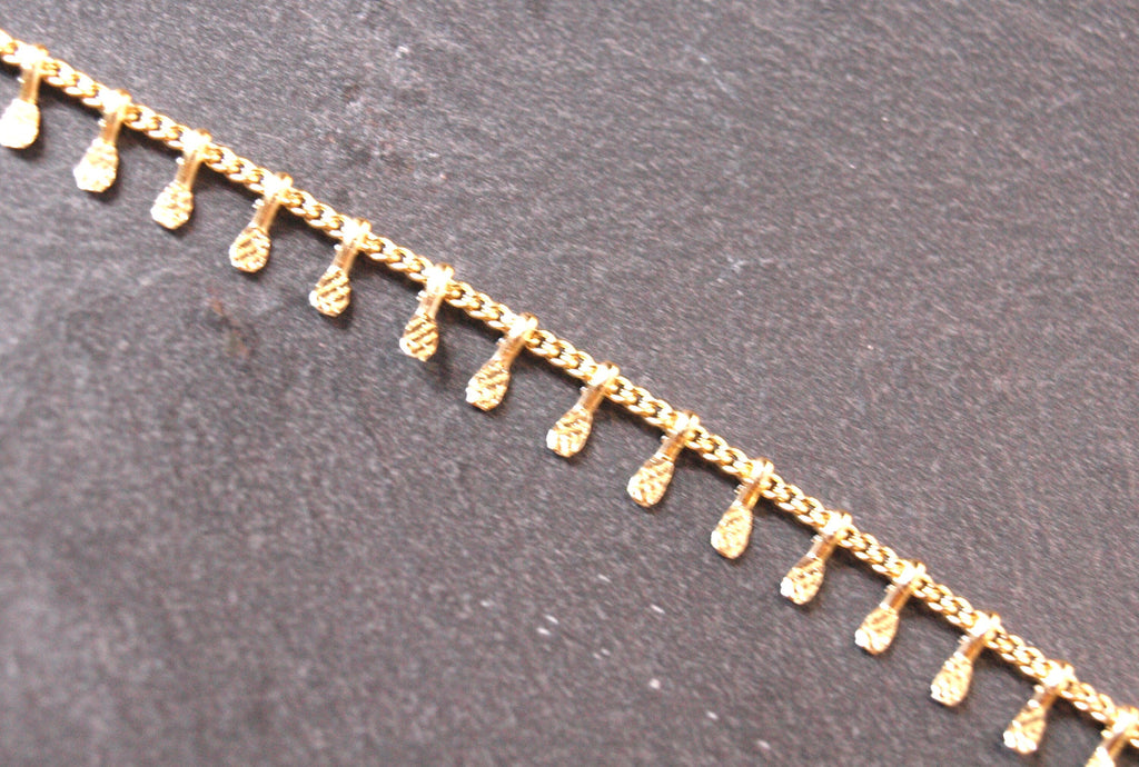Bracelet fin or - chaîne maille breloques texturées - bracelet femme - superposition bracelets- bracelet bohème - plaqué or - saint valentin