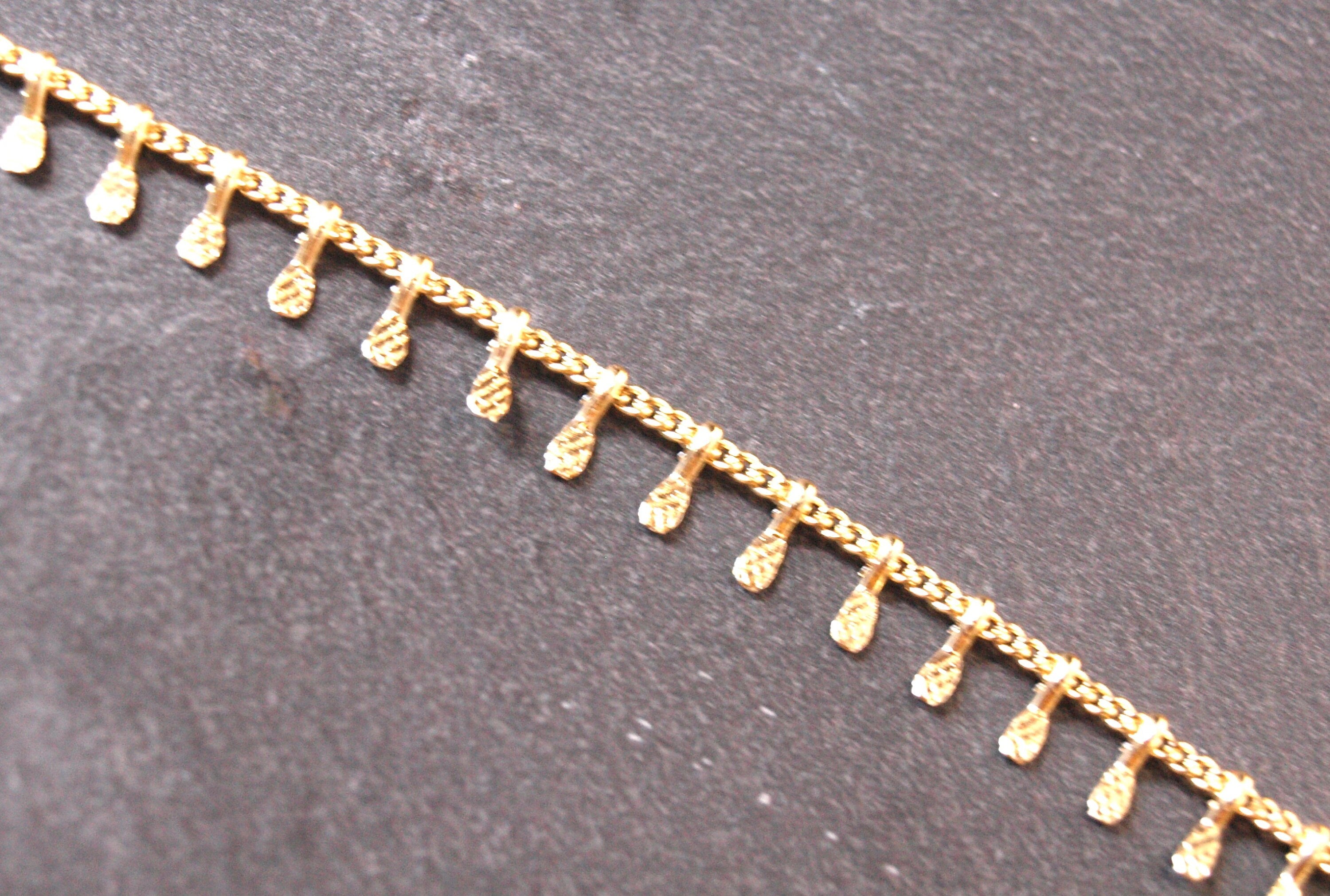 Bracelet fin or - chaîne maille breloques texturées - bracelet femme - superposition bracelets- bracelet bohème - plaqué or - saint valentin
