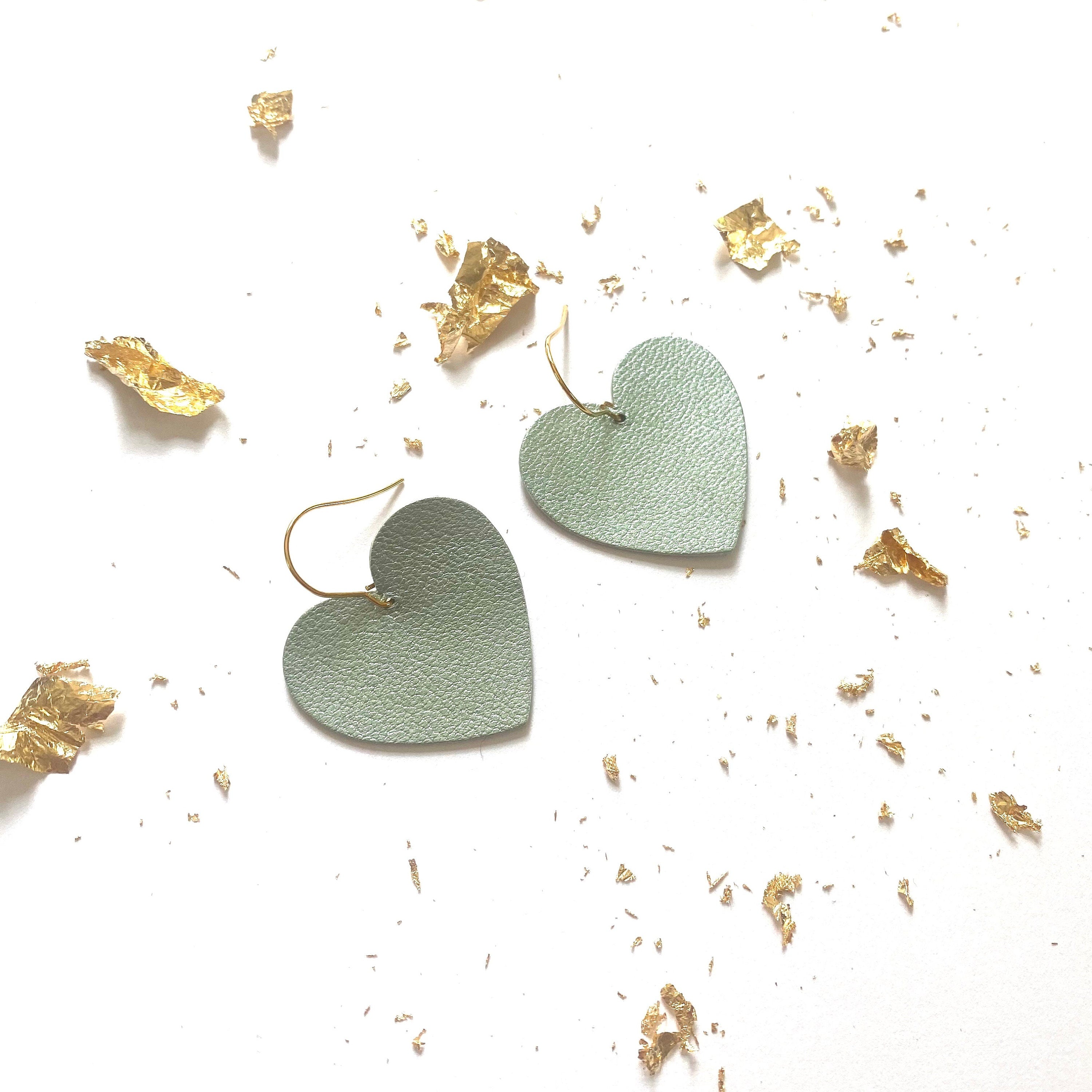 Boucles d’oreilles cœur bleu glacier en cuir recyclé