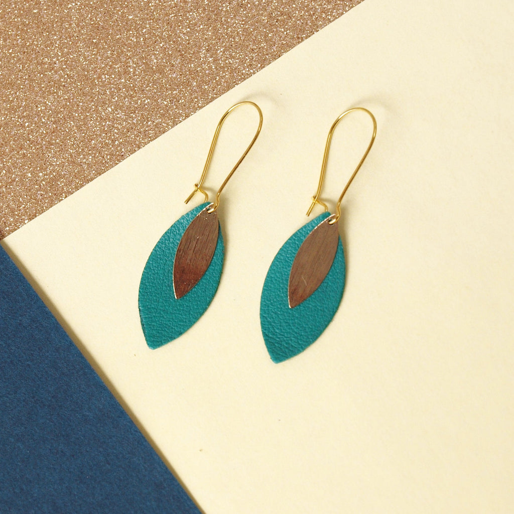 Boucles d'oreilles feuille de cuir vert vif et or modèle AVA