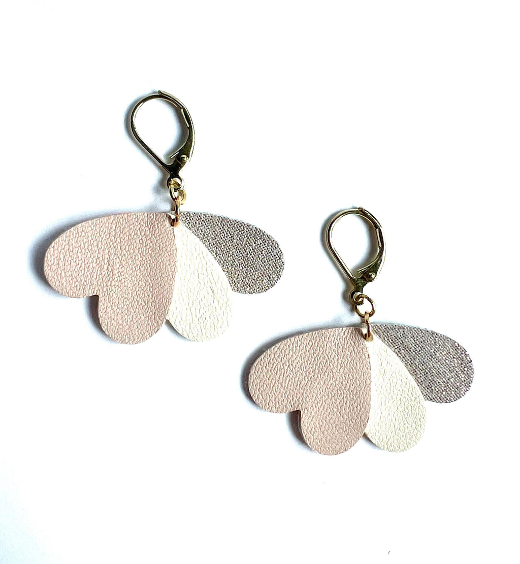 Boucles d’oreilles nude cœurs en cuir upcyclé, bijoux artisanaux légers faits main pour femme, cadeau original, fête des mères