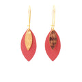Boucles d'oreilles feuille de cuir corail et or modèle AVA