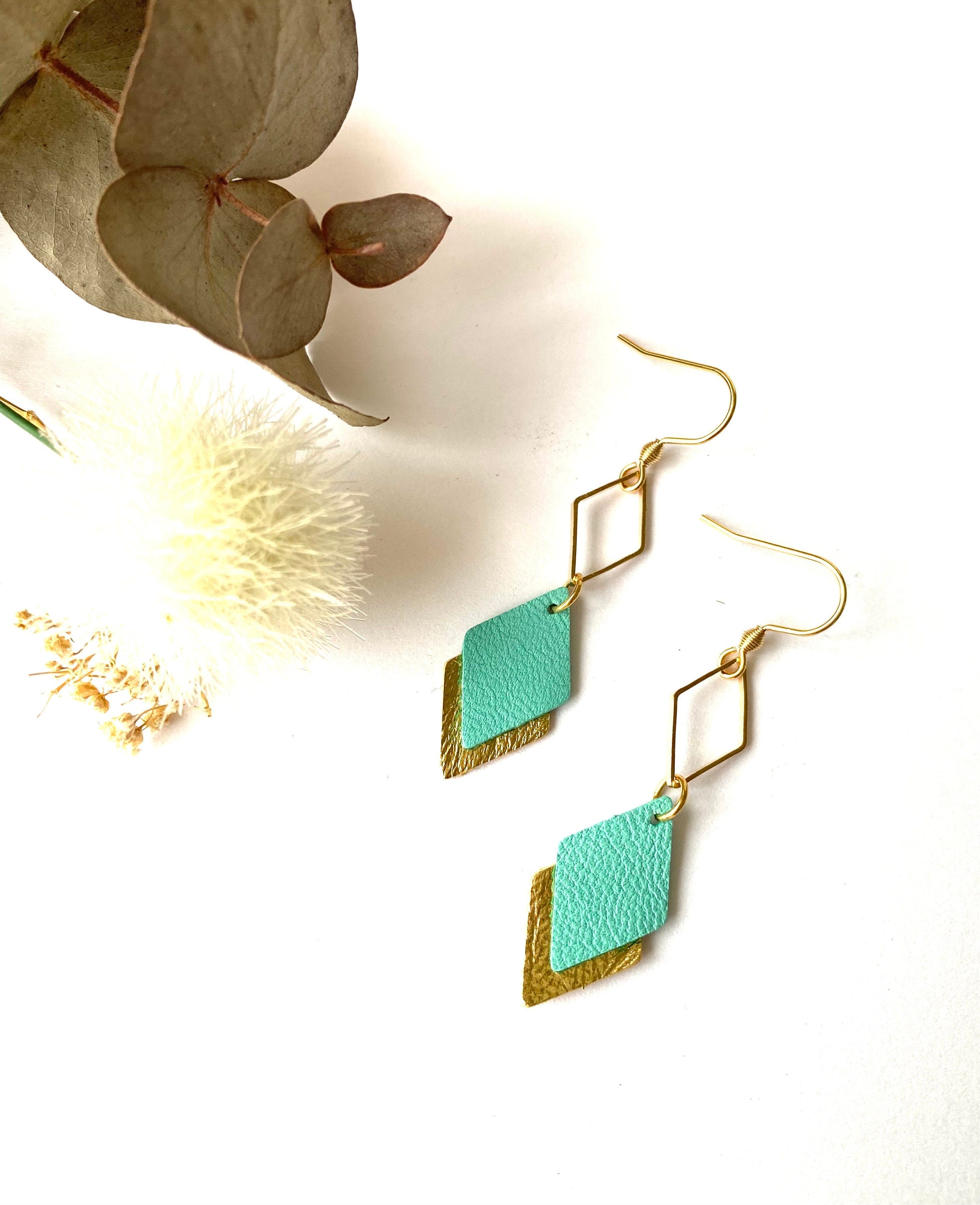 Boucles d'oreilles cuir bleu et or, boucles d'oreilles graphiques losanges bleu céladon et doré - modèle LISÉA - cadeau pour elle
