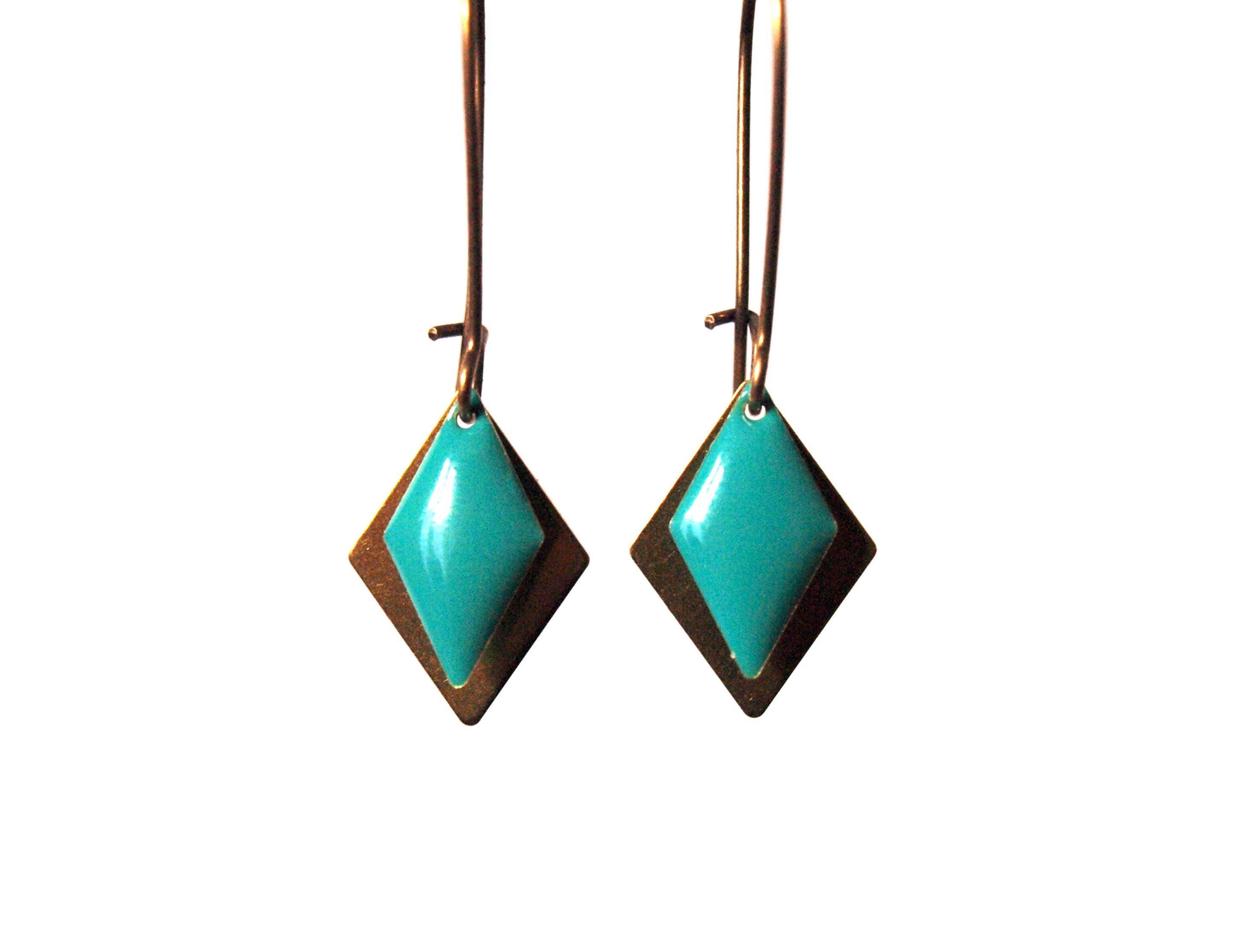 Boucles d'oreilles sequin émaillé graphiques - losange émaillé rouge grenat sur laiton brut - monture bronze - cadeau de noël femme