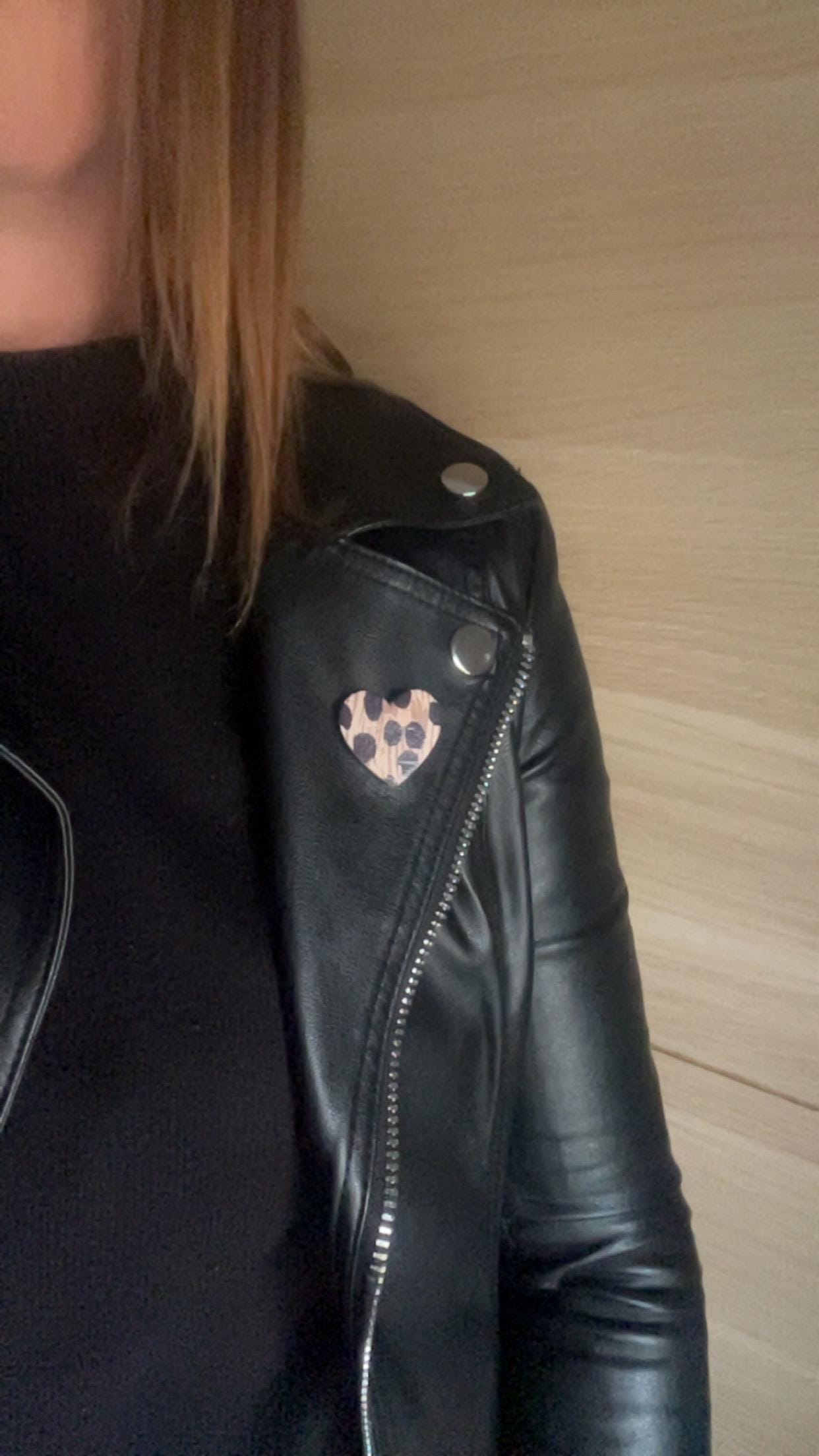 Broche cœur à paillettes en liège et cuir - cadeau fête des mères - cadeau maîtresse - cadeau pour elle - cadeau femme  broche originale
