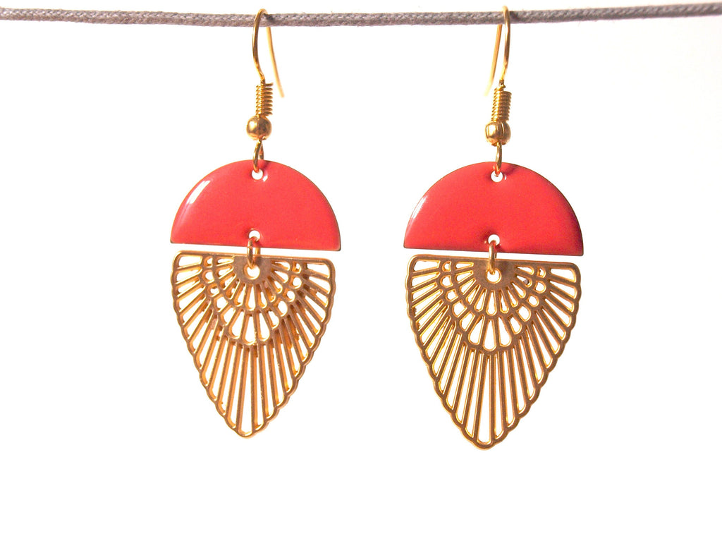 Boucles d'oreilles art déco plaqué or mat et sequin émaillé demi corail vif et or - printemps été - cadeau femme - saint valentin