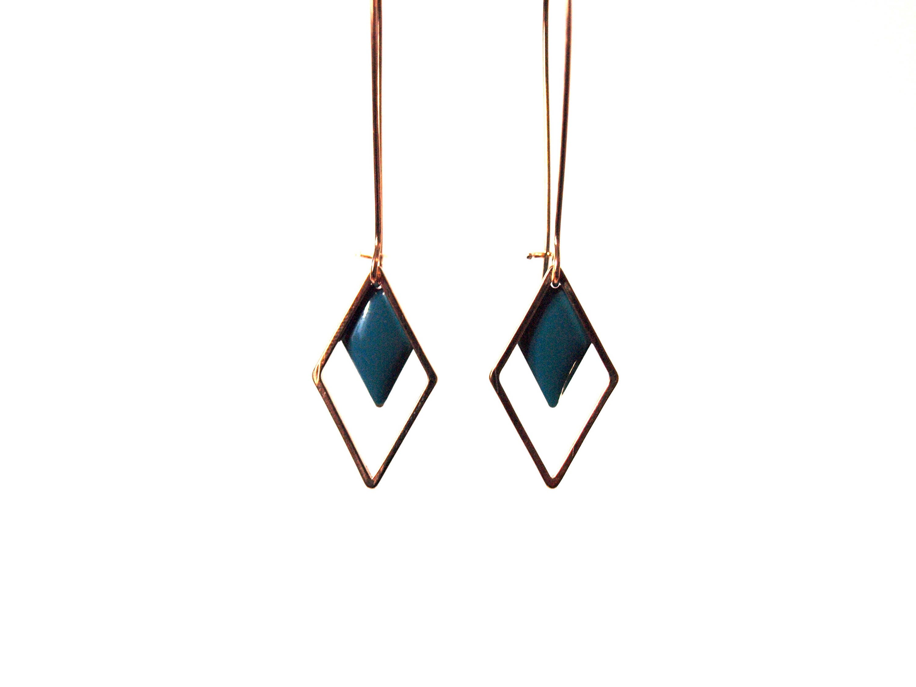 Boucles d'oreilles sequin émaillé losange bleu canard sur monture en laiton doré - boucles d'oreilles graphiques minimalistes