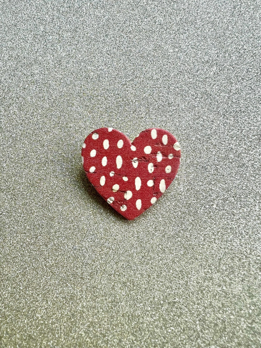 Broche cœur rouge à pois blancs liège et cuir - cadeau fête des mères - cadeau maîtresse - cadeau pour elle - cadeau femme  broche originale