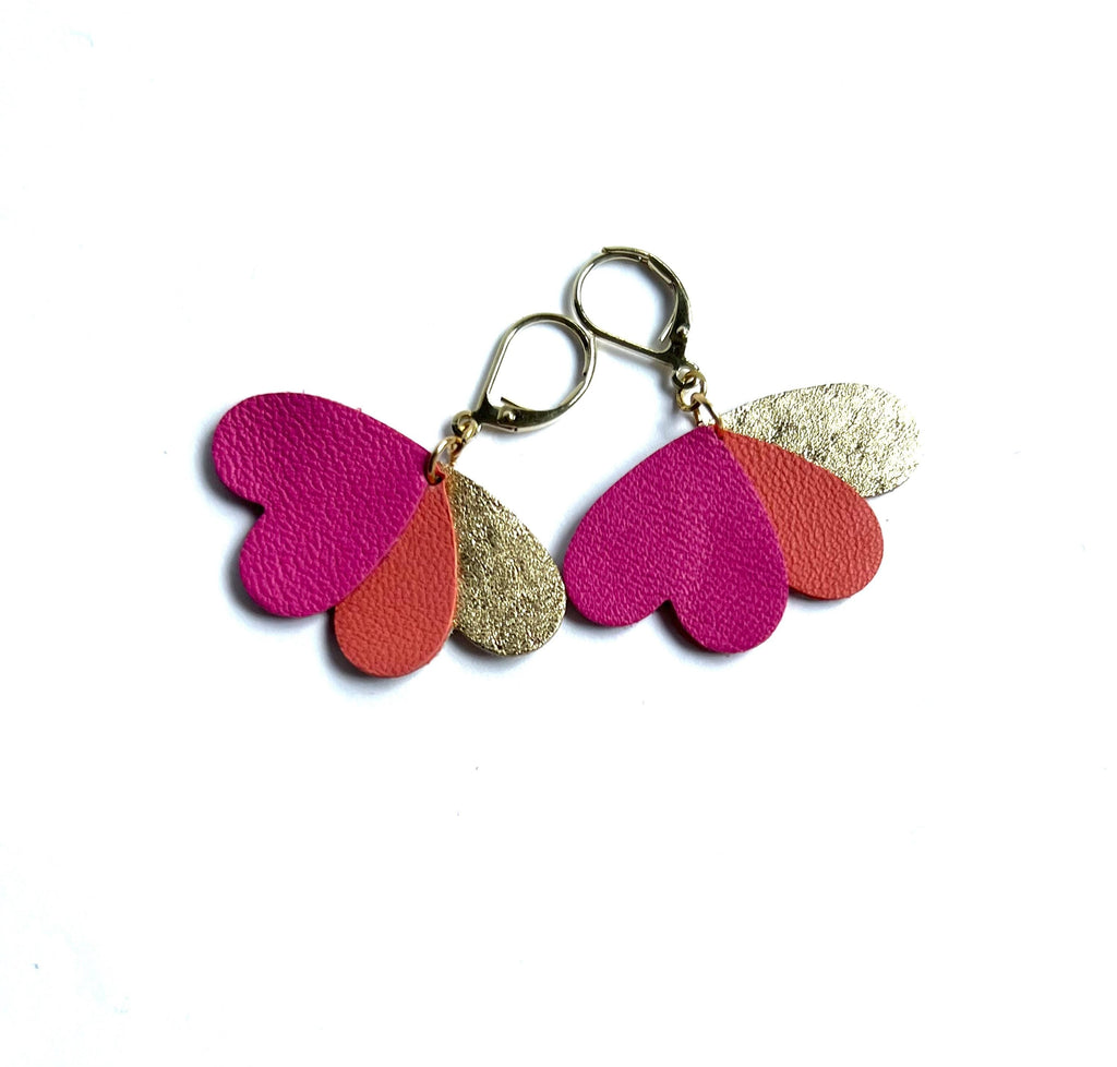 Boucles d’oreilles cœurs en cuir upcyclé, bijoux artisanaux légers faits main boucles pendantes femme, cadeau original, fuchsia corail et or