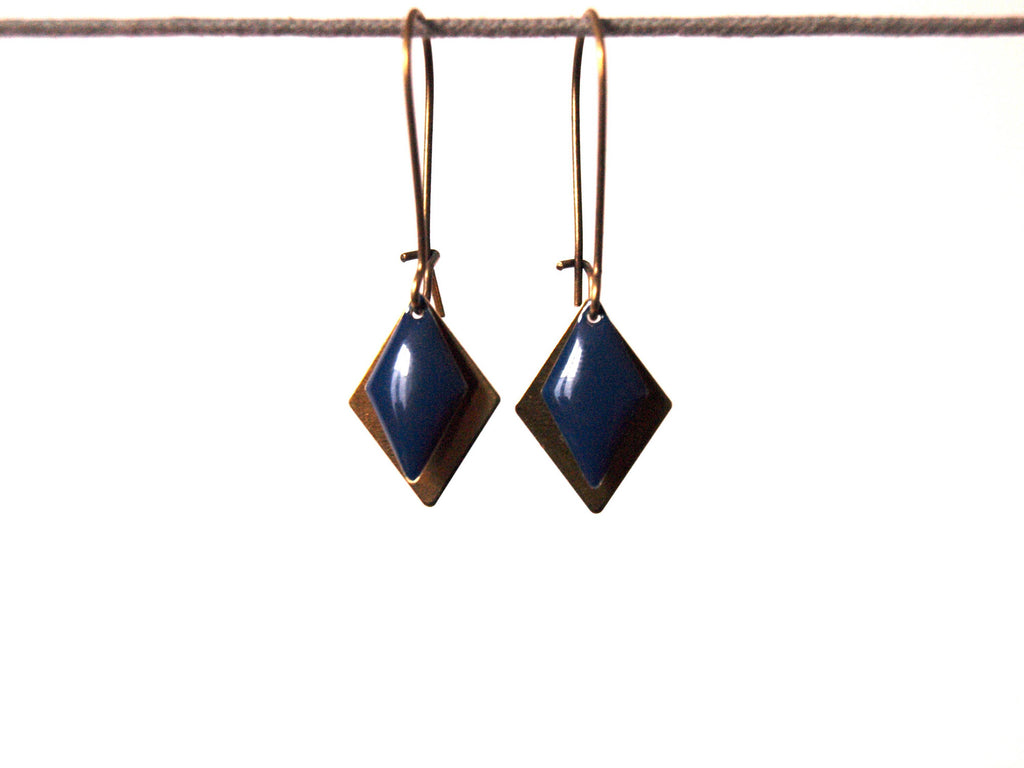 Boucles d'oreilles sequin émaillé graphiques - losange émaillé rouge grenat sur laiton brut - monture bronze - cadeau de noël femme