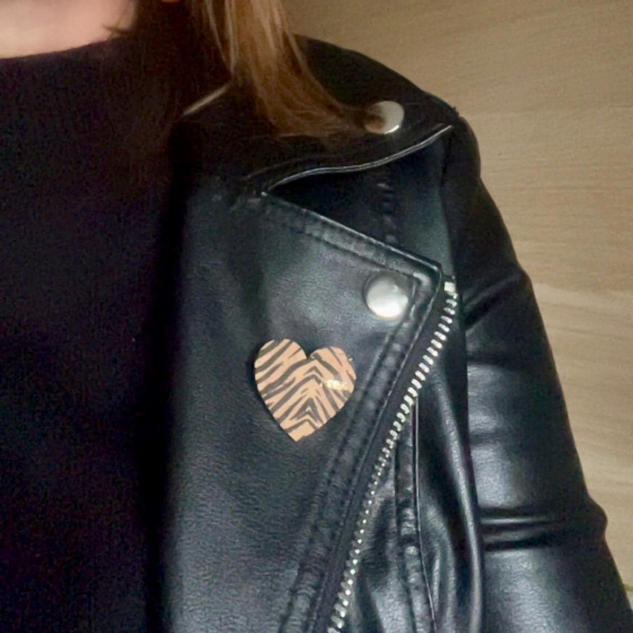 Broche cœur noir en liège - cadeau fête des mères - cadeau maîtresse - cadeau pour elle - cadeau femme  broche originale
