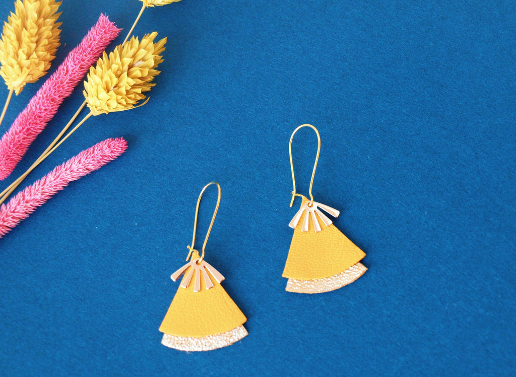 Boucles d'oreilles jaunes - éventail cuir jaune et or, laiton doré - boucles d'oreilles ethniques, japonisantes - modèle STELLA