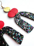 Boucles d’oreilles graphiques en cuir pailleté – Boucles statement rouges et dorées – Bijoux artisanaux faits main - cadeau femme - Gigi