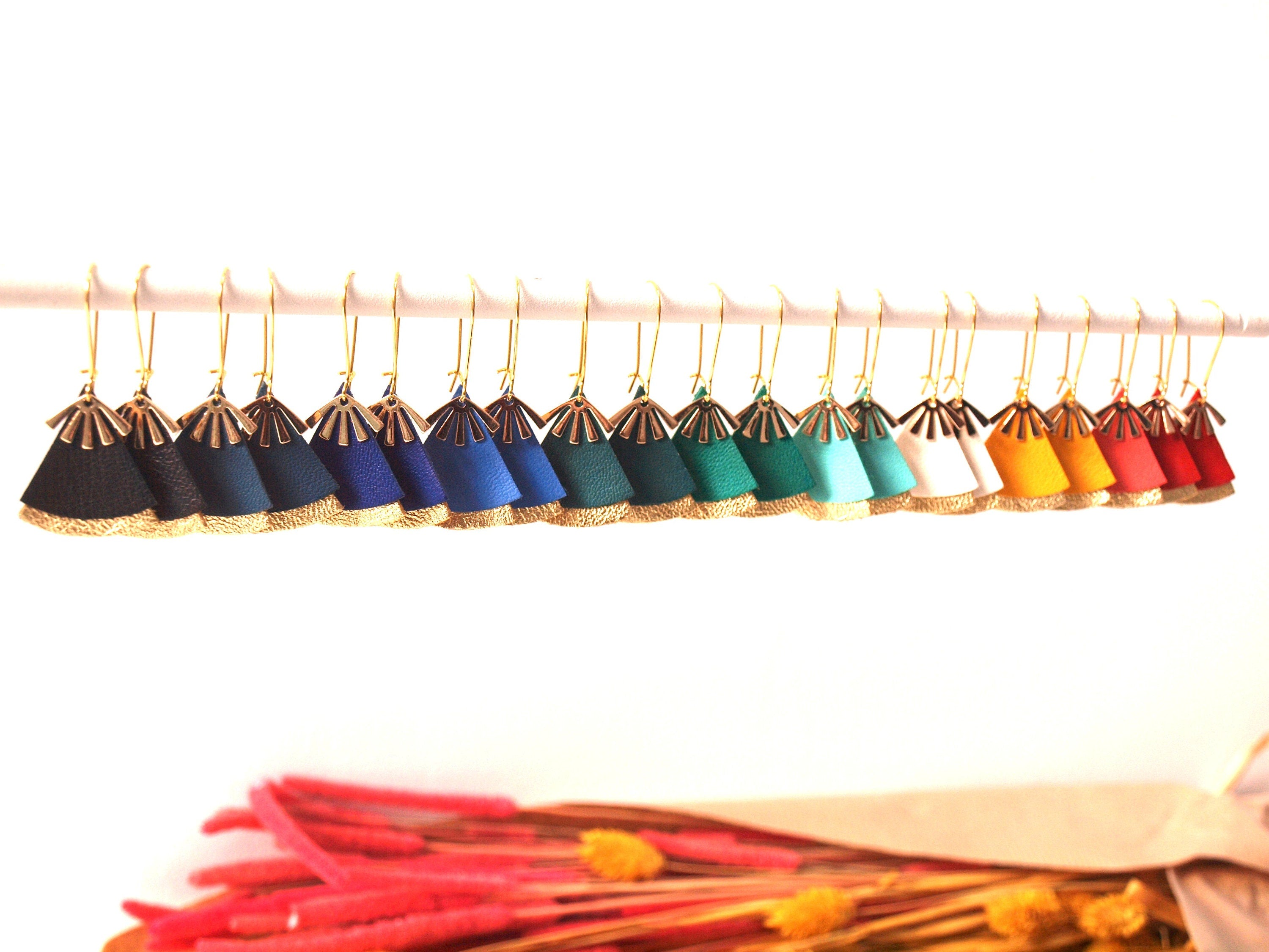 Boucles d'oreilles cuir bleu céladon, turquoise et or, forme éventail - boucles d'oreilles ethniques modèle STELLA