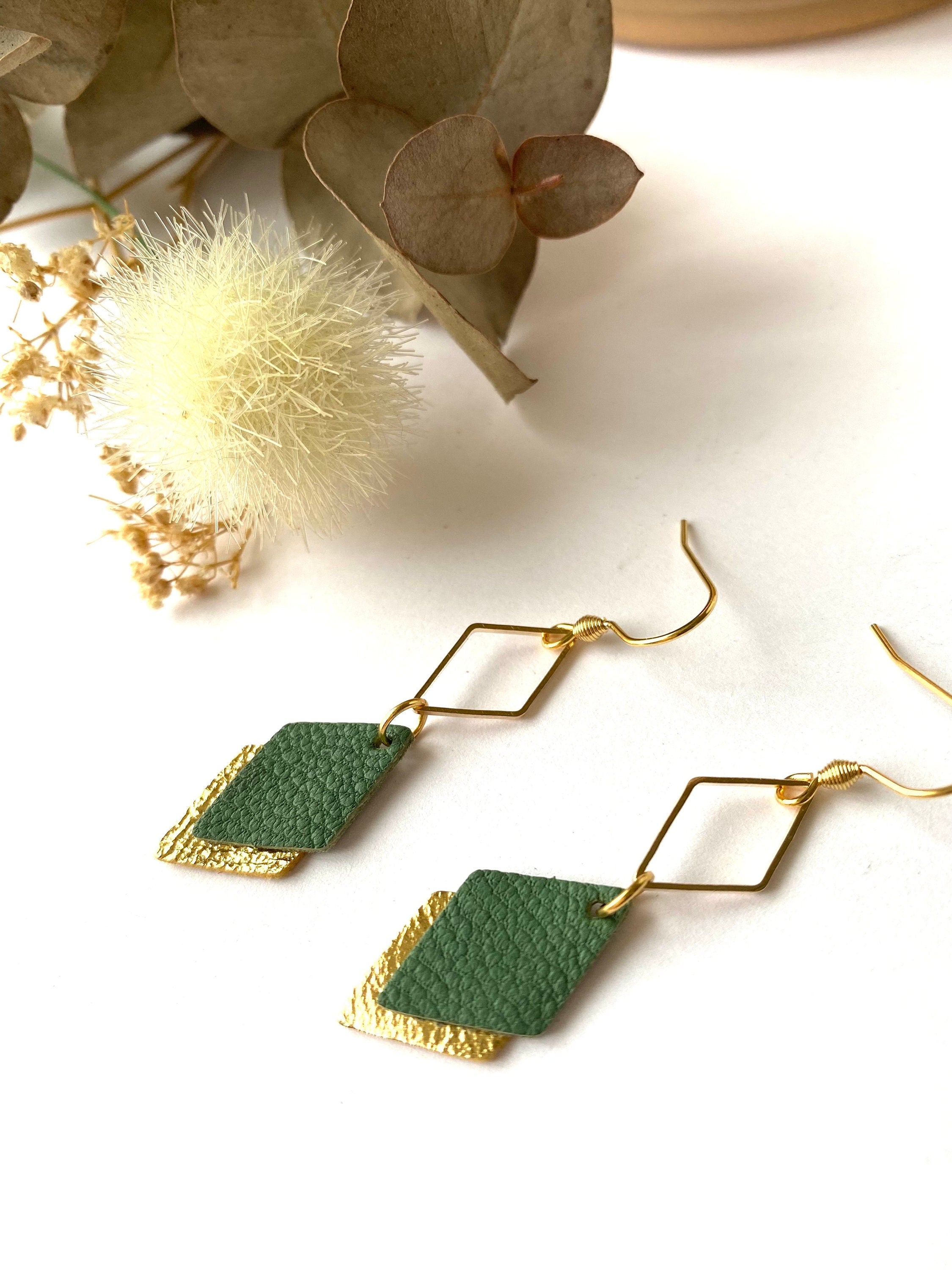 Boucles d'oreilles cuir vert et or, boucles d'oreilles graphiques losanges vert de gris et doré - modèle LISÉA -cadeau noël pour elle