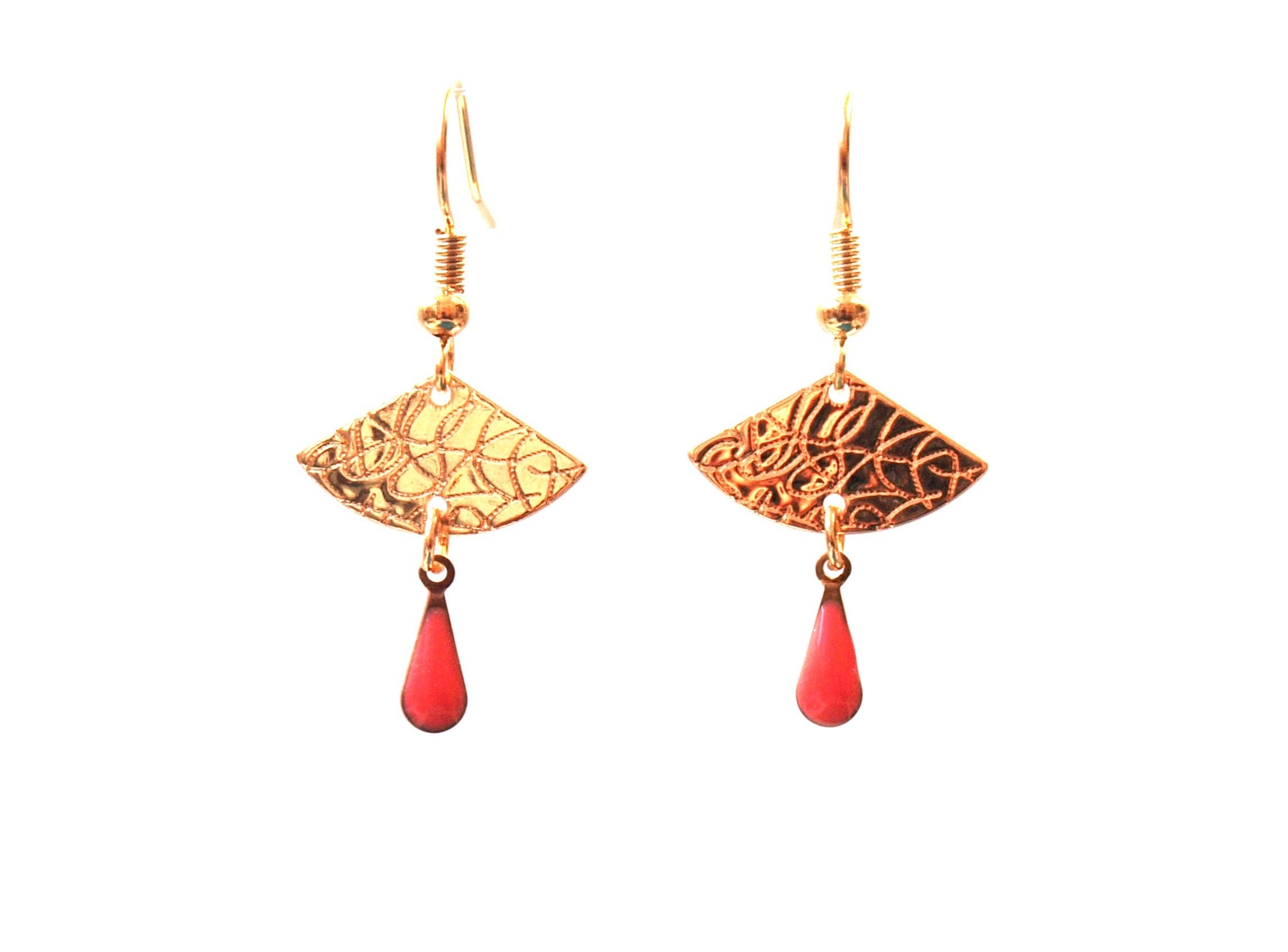 Boucles d'oreilles dorées discrètes rose et or - boucles d'oreilles éventail corail - modèle EVA