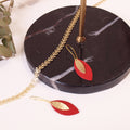 Boucles d'oreilles feuille de cuir rouge et or modèle AVA