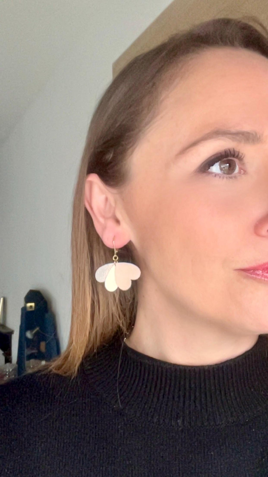 Boucles d’oreilles nude cœurs en cuir upcyclé, bijoux artisanaux légers faits main pour femme, cadeau original, fête des mères