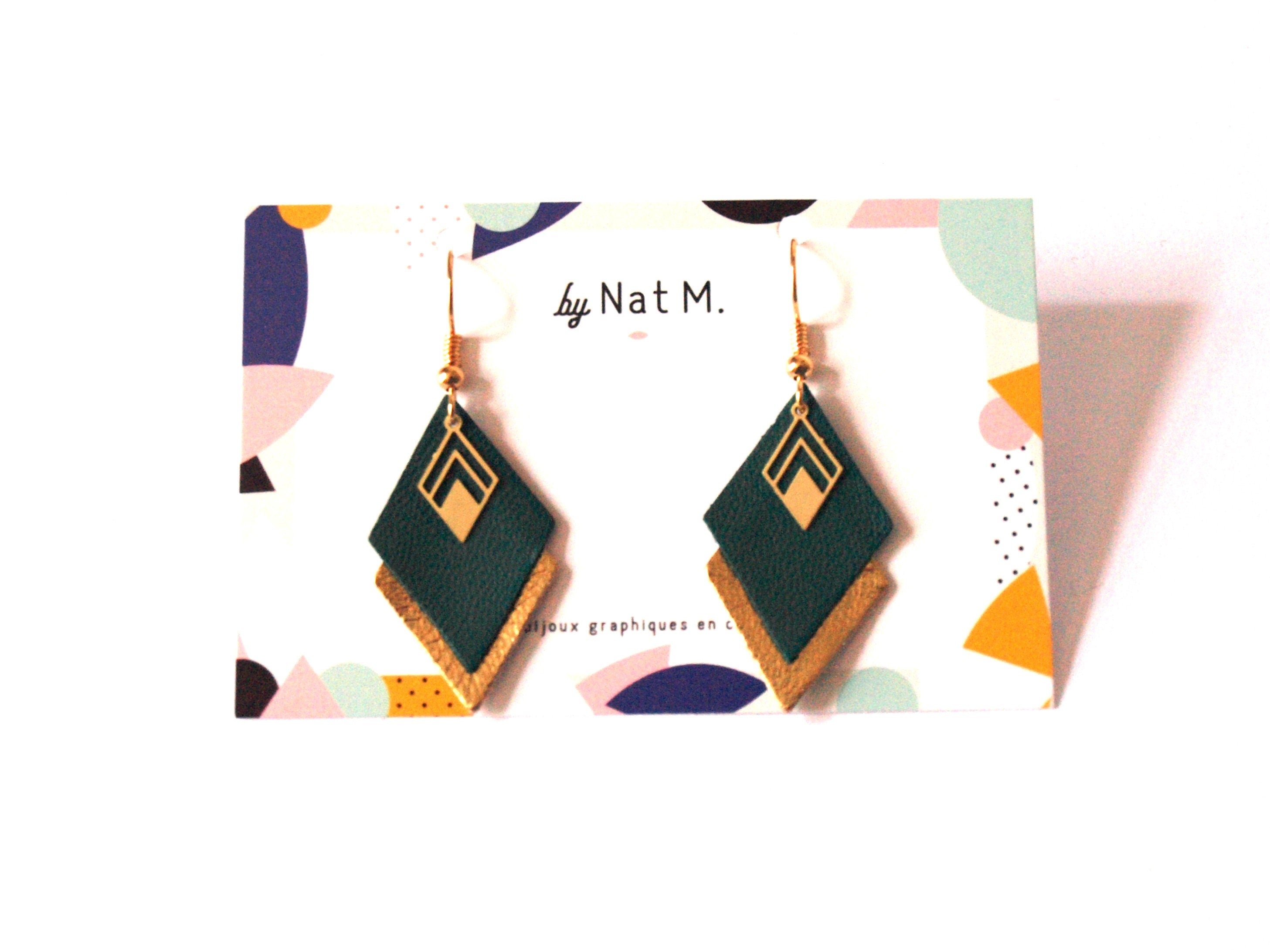 Boucles d'oreilles cuir vert et or, losanges de cuir vert émeraude et doré - boucles d'oreilles graphiques géométriques - modèle LYA - noël