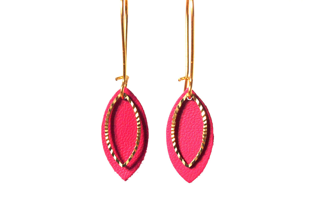 Boucles d'oreilles cuir rose framboise et or et or - boucles d'oreilles feuilles  - boucles d'oreilles discrètes - cadeau femme  modèle EMMA