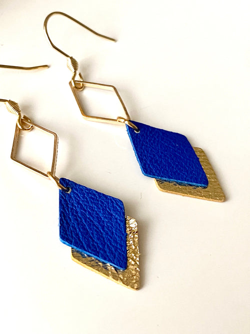Boucles d'oreilles cuir bleu et or, boucles d'oreilles graphiques losanges bleu roi et doré - modèle LISÉA -cadeau noël pour elle pour femme